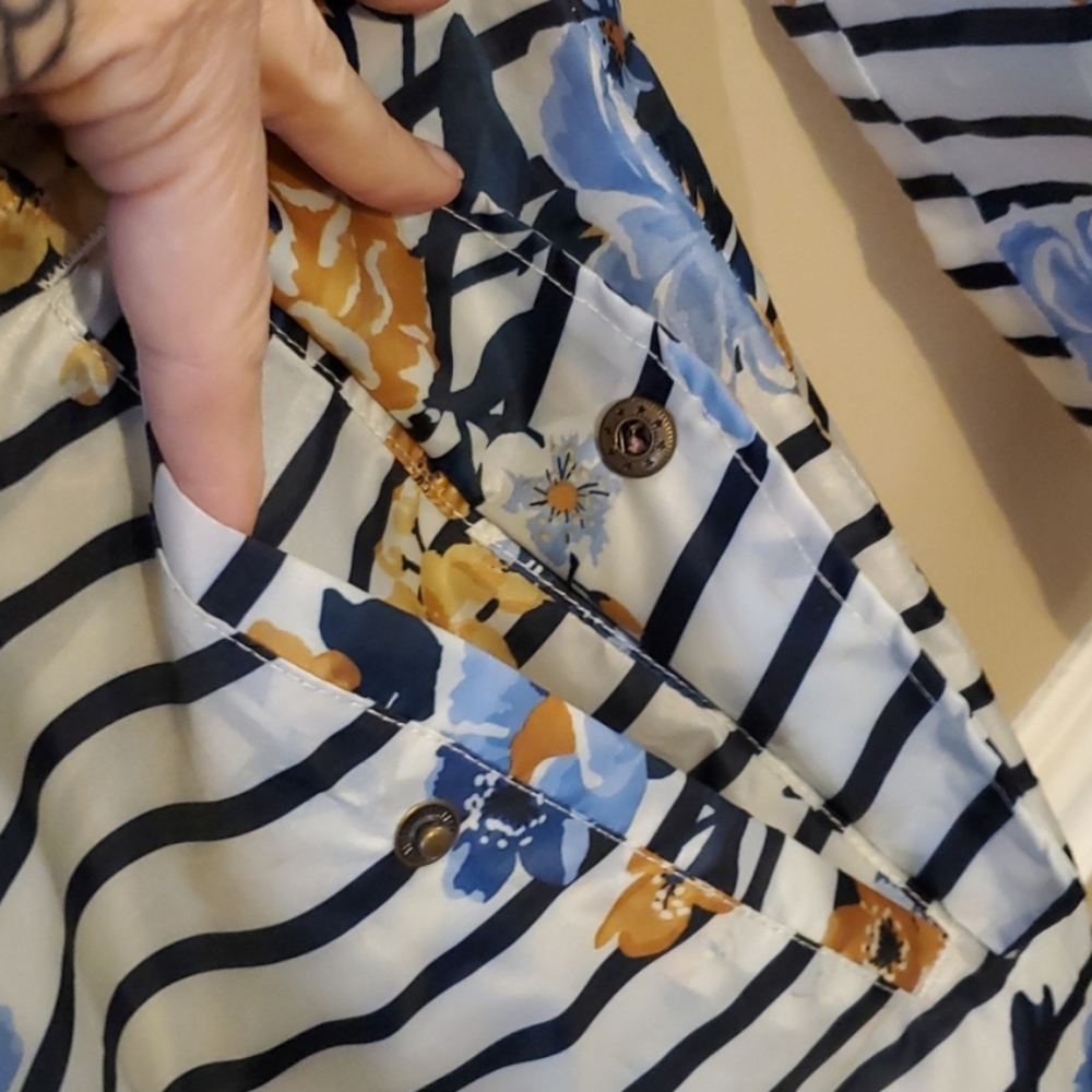 Joules GoLightly Packable Striped Floral Print Raincoat Size 4 NWT'S - Picture 9 of 16